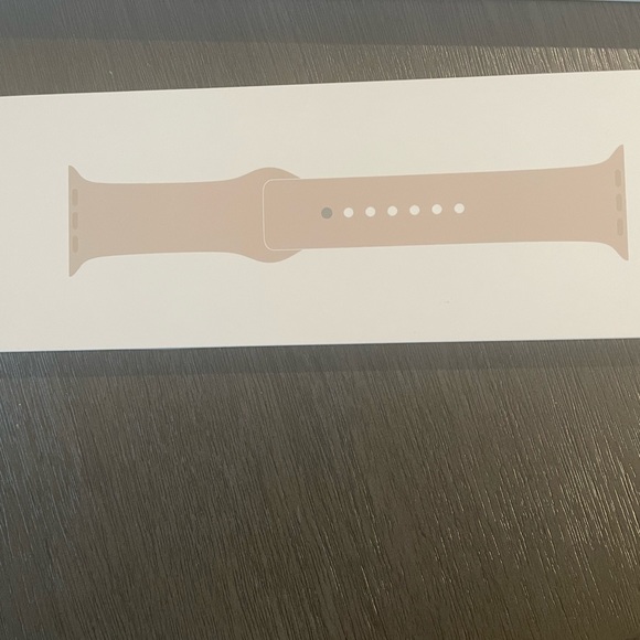 Apple Watch SE 2022, starlight colored band. Brand new/ sealed - Picture 3 of 5